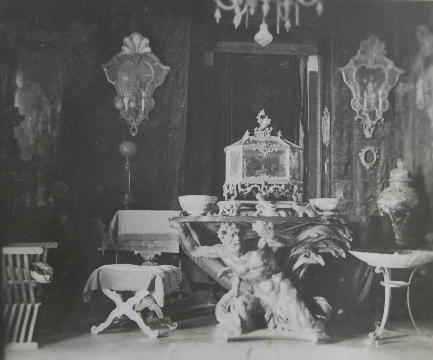 Pogliaghi Table